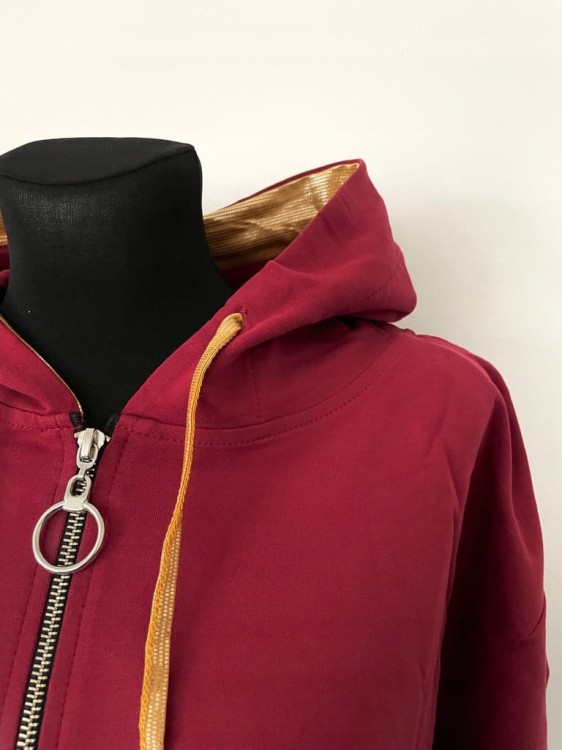 Bordowa rozpinana bluza oversize plus size z kapturem i żółtymi wstawkami